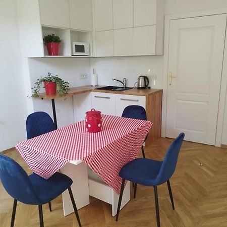 Urban Nest Apartments Brodowicza 14 Красков Екстериор снимка