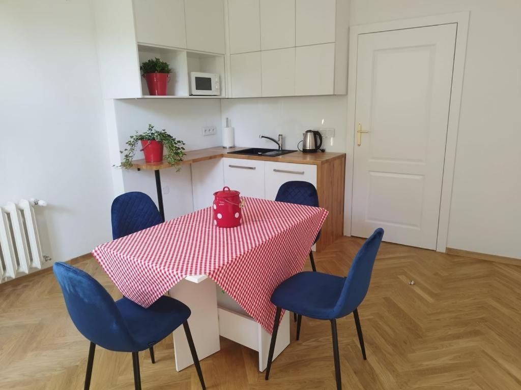 Urban Nest Apartments Brodowicza 14 Красков Екстериор снимка